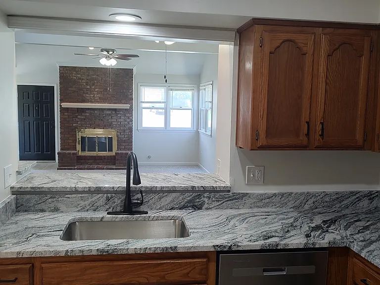 501 SW Hoke Ln — Photo 8