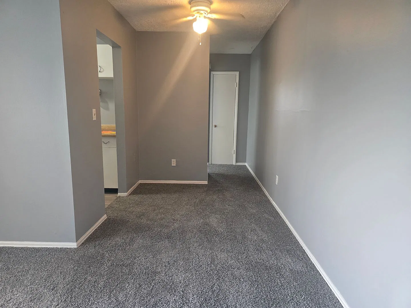 904 Mohawk Trail Apartments — Photo 4