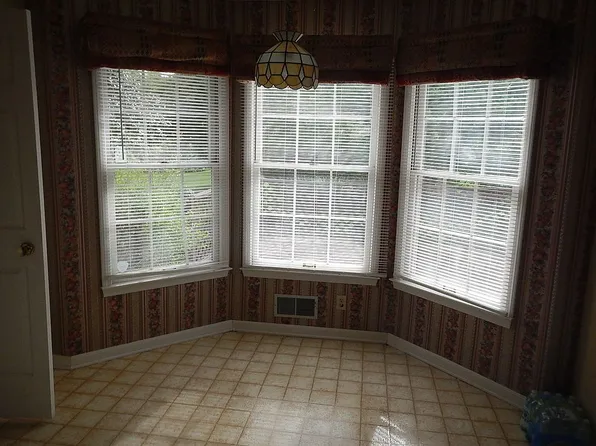 208 Edgewood Dr, Bardstown, KY 40004