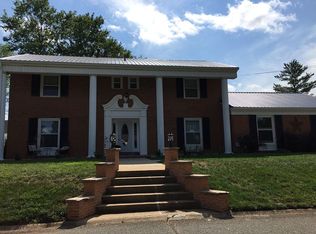 100 Colonial Ln, Ripley, WV 25271