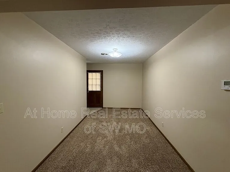 1920 Bellerive Dr — Photo 3