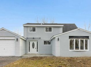 17 Goldenridge Dr, Levittown, PA 19057