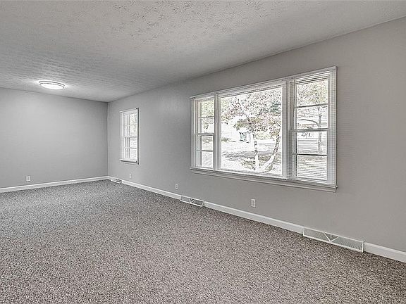 3rd image of 223 McLaurin Dr