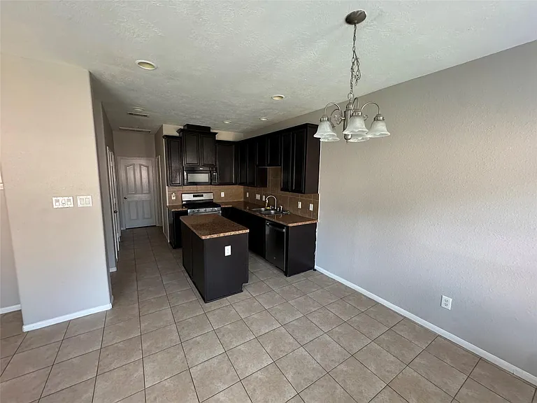 17146 Amarose — Photo 3