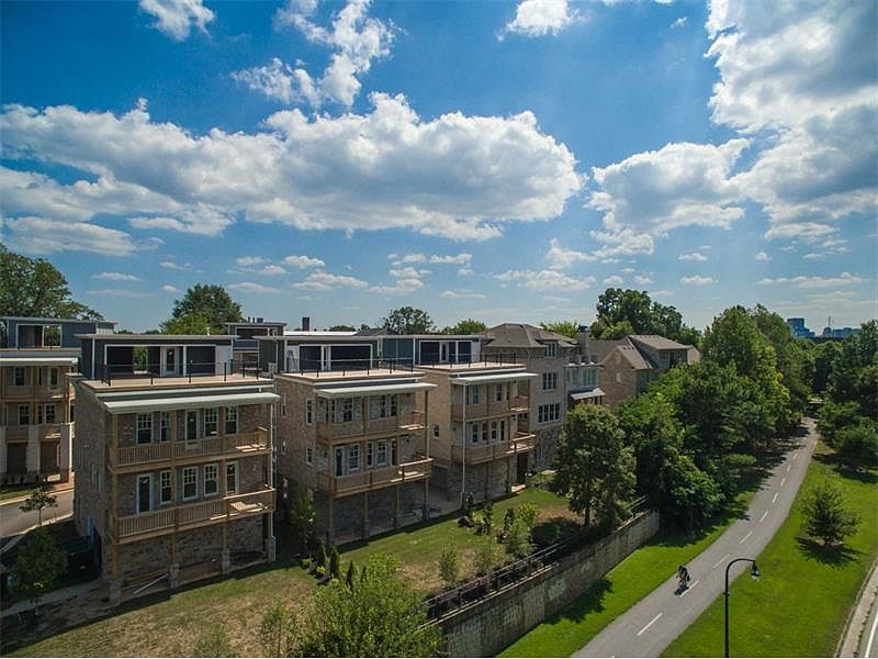 1st image of 545 Bishop Way NE