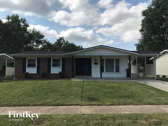 750 Sherwood Dr photo 1