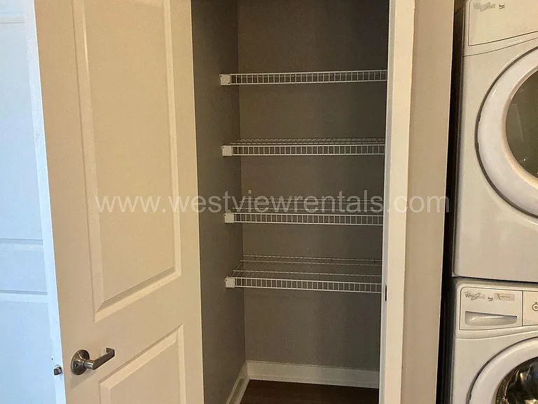 203 E Laurel St — Photo 185