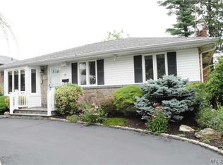 18 Leonard Rd, Syosset, NY 11791