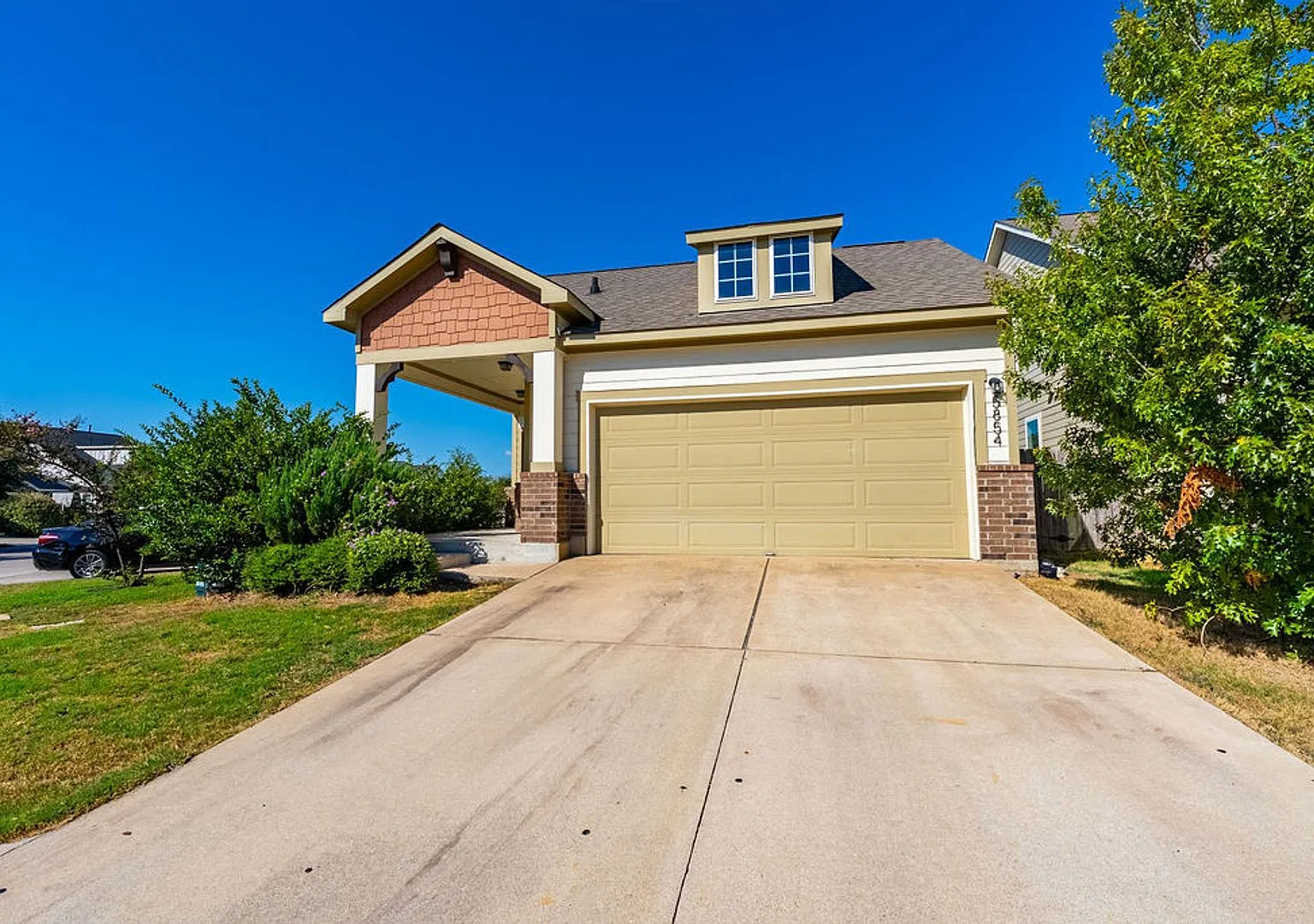 Newer Construction 3 Bed/2 Bath with Upgrades Galore! — Photo 2