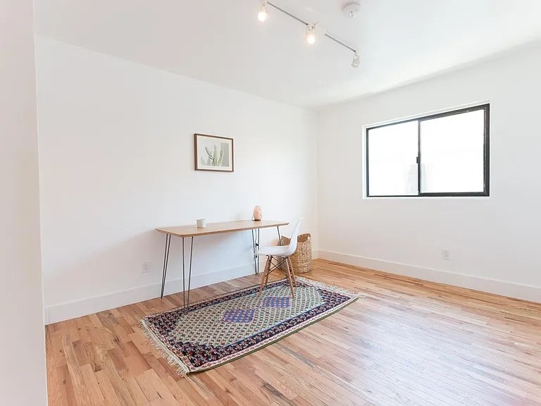 252 S Avenue 18 #2 — Photo 12