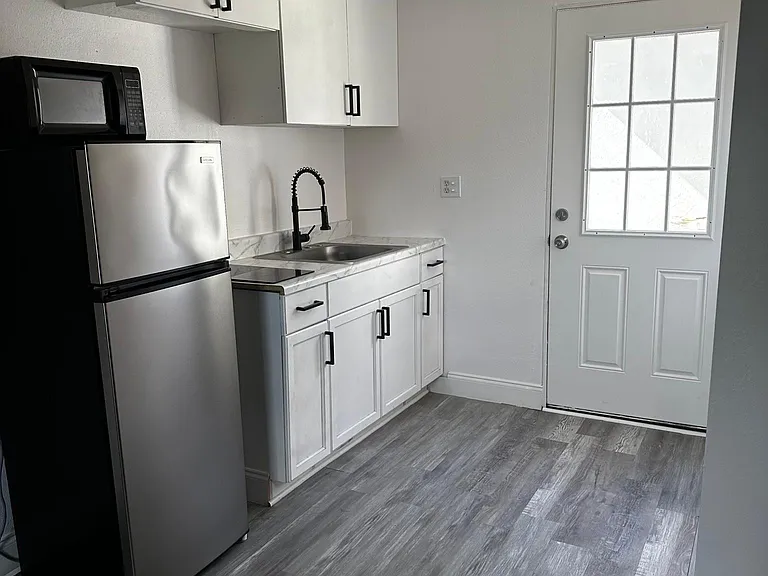 1631 Providence Blvd — Photo 2