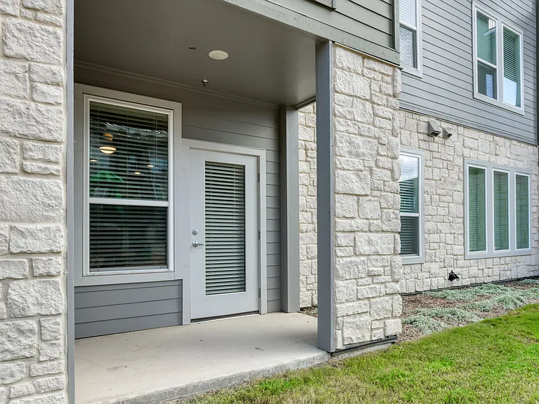 Sunstone Apartments — Photo 14