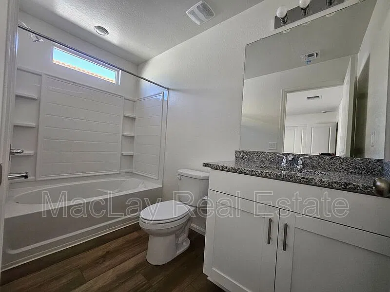 4 bed, 3.0 bath, 1953 sqft, $1,850 — Photo 3