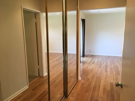 5th image of 10431 Sarah St