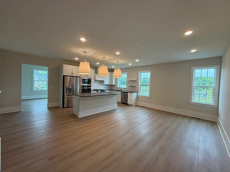 1404 Justin Dr — Photo 8