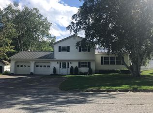44 Columbia St, Houlton, ME 04730