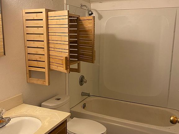 5th image of 495 Ridgecrest Ct #3
