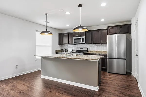4599 Woodford Cir — Photo 4