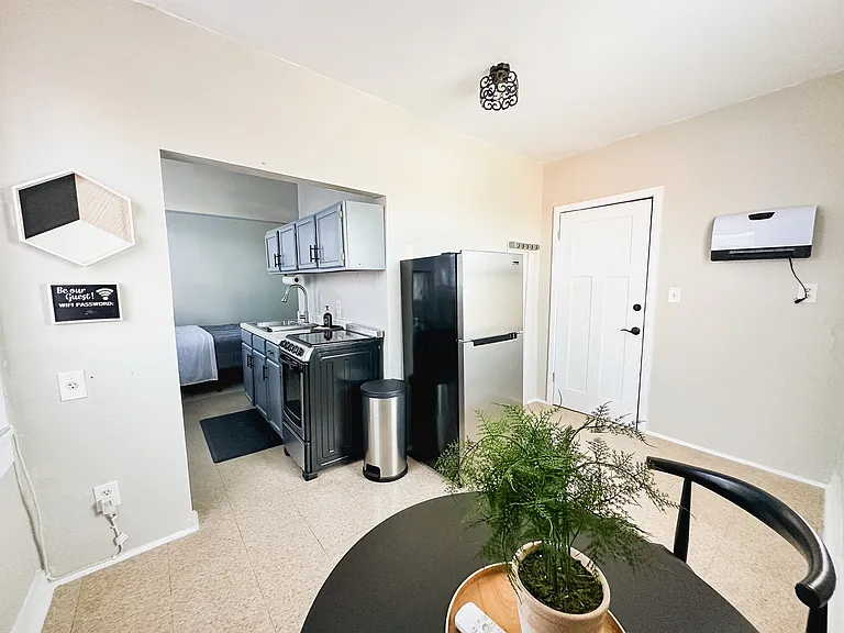 101 E Benton St #1 — Photo 6