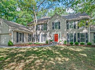 302 Rothbury Ct, Lake Bluff, IL 60044