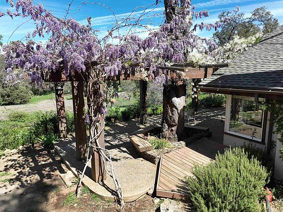 4th image of 28843 Angel Mountain Rd