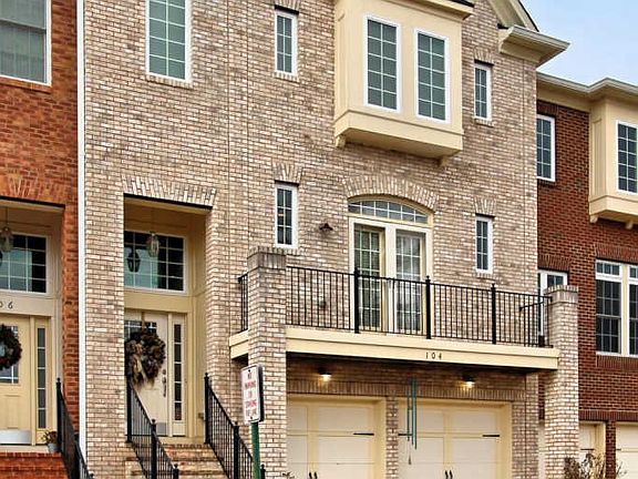 4th image of 104 Lillian Chase Ln