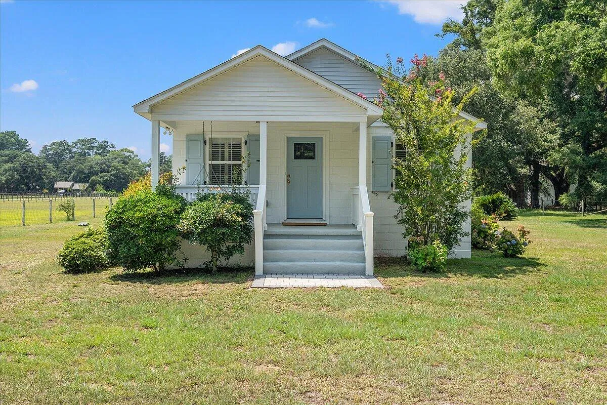 2 bed, 1.0 bath, 871 sqft, $2,500 — Photo 1