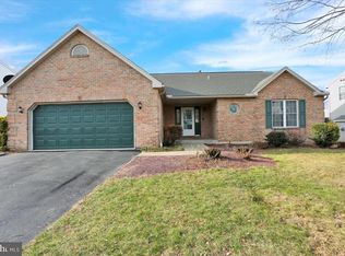 422 Merion Dr, Sinking Spring, PA 19608