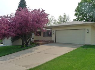 1238 E Coulee Rd, Bismarck, ND 58501