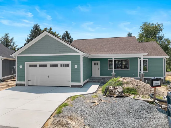 26 Olde Oak Ct, Hendersonville, NC 28792