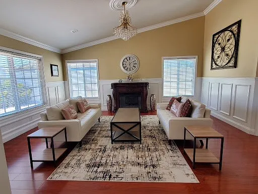 4 bed, $10,500 — Photo 1