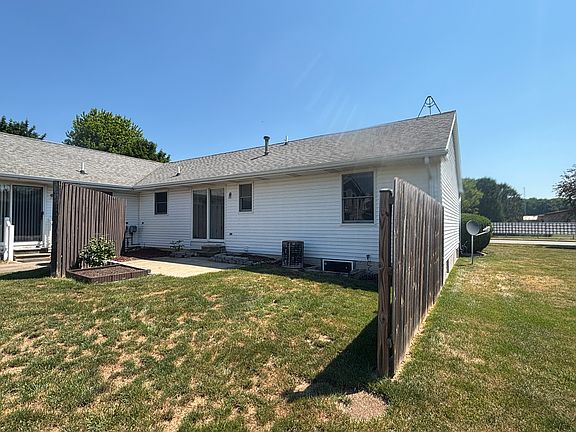 2nd image of 1001 Country Way