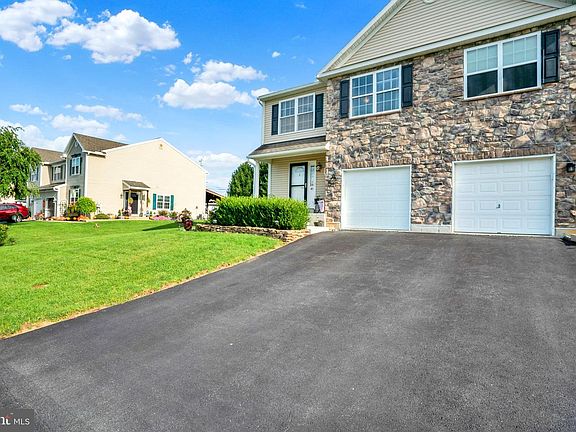 3rd image of 40 N Calais Dr