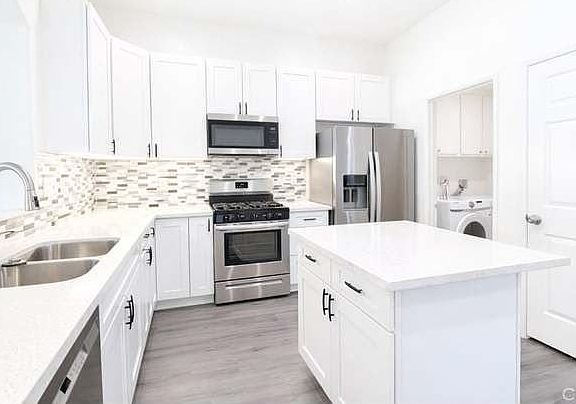 3rd image of 39601 Saba Ct #3