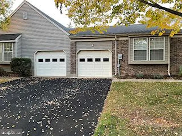 8 James Monroe Dr #A, Monroe Township, NJ 08831