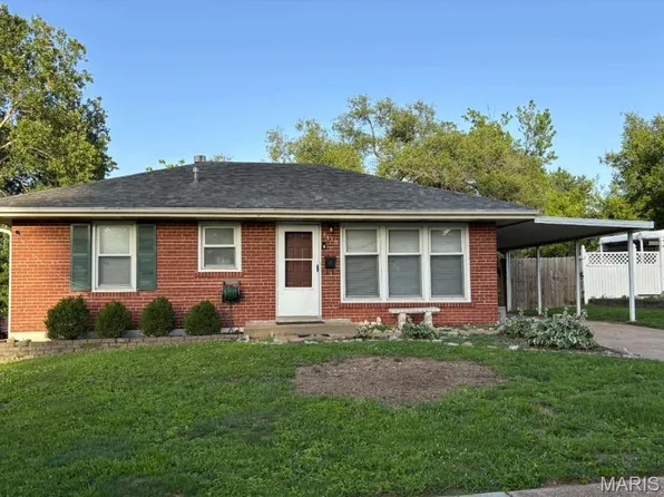 1710 Clover Ln, Florissant, MO 63031