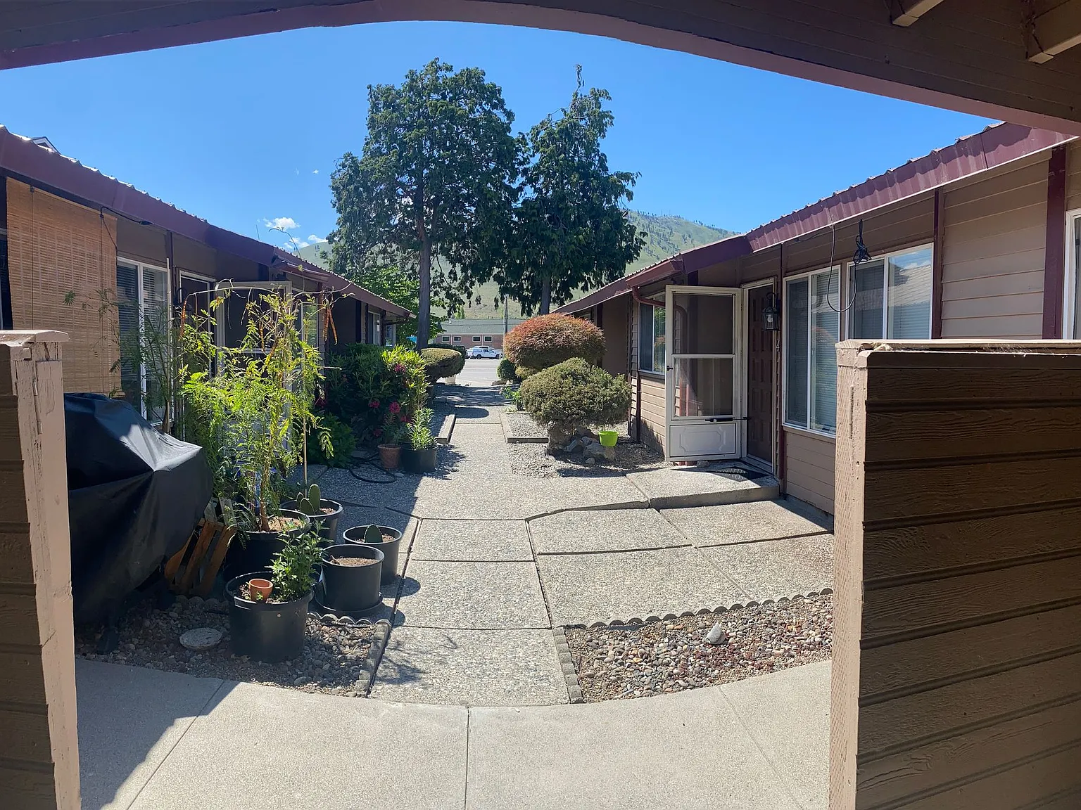 133 Chelan Ave — Photo 2