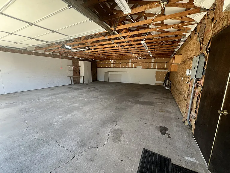 6103 N Stevens St — Photo 5