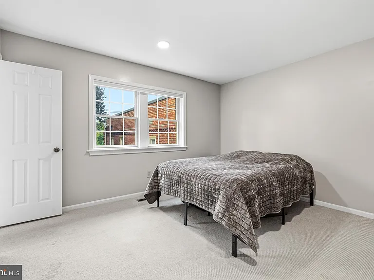 4880 Chevy Chase Dr #133 — Photo 16