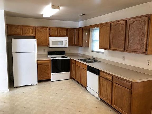 3rd image of 204 Waterbrook Ct