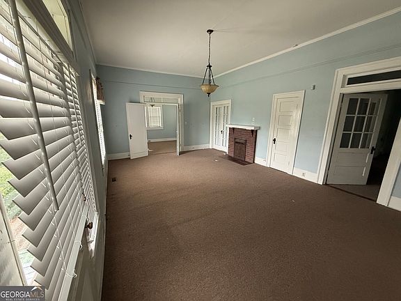5th image of 600 Jackson St