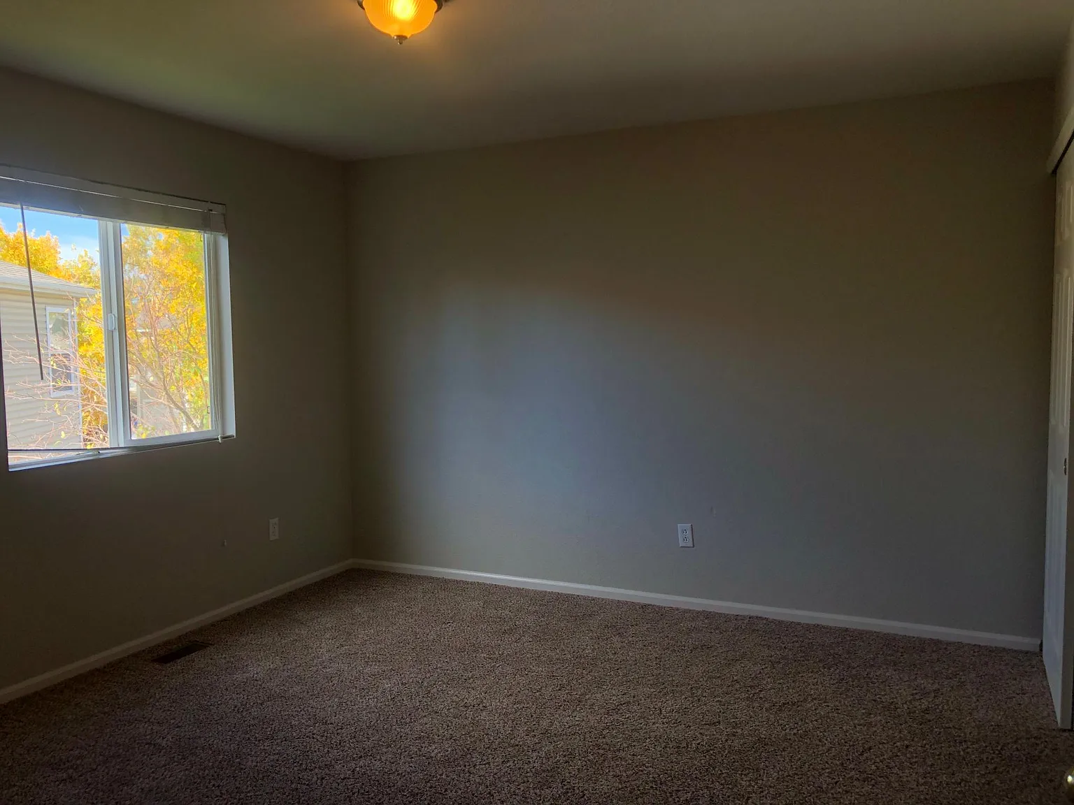 3 bed, 1410 sqft, $2,200 — Photo 2