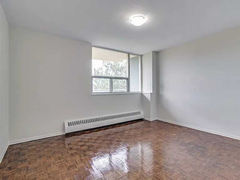 2900 Bathurst St — Photo 9