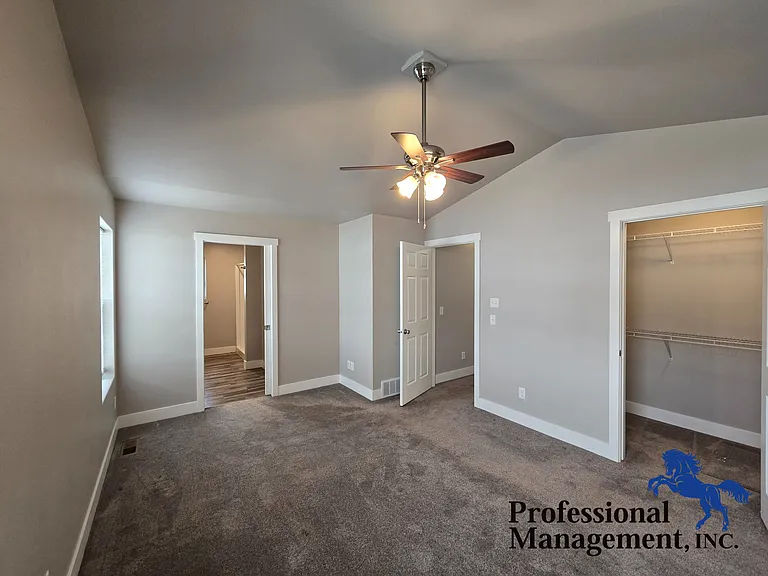 2314 Acacia Cir — Photo 4