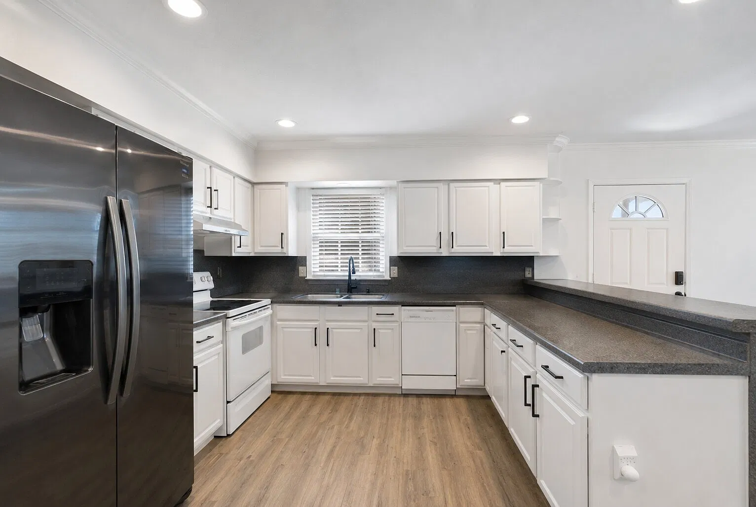 3 bed, 1780 sqft, $2,300 — Photo 4