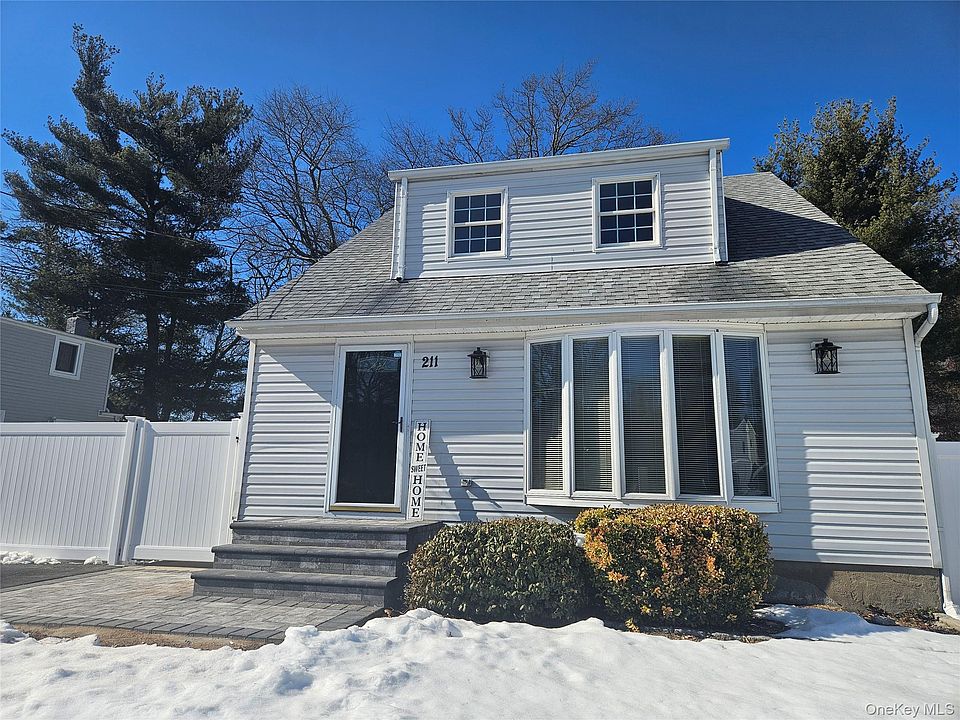 1st image of 211 Iceland Drive