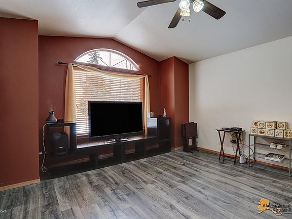 4th image of 7091 W Gladstone Ln