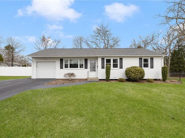 44 Dahlia Dr, North Kingstown, RI 02852