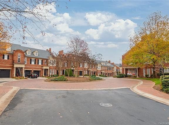 3rd image of 6731 Louisburg Square Ln