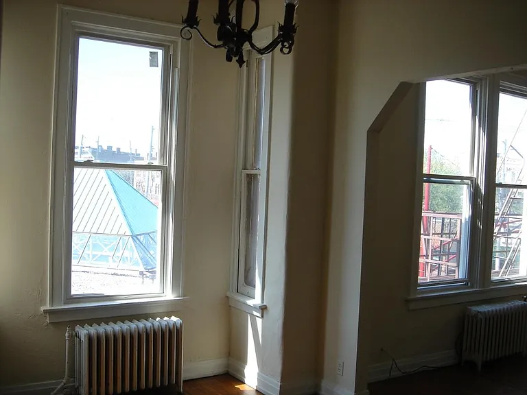 2722 Vine St #11 — Photo 11